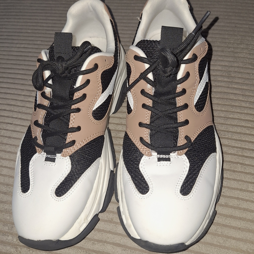 Stylish Black and White Sneakers with Tan Accents